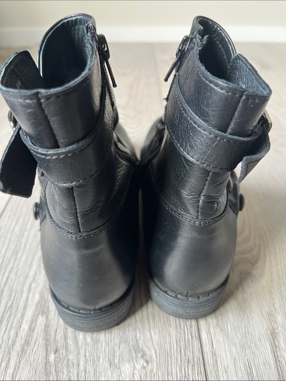 Miz Mooz Lenard Black Leather Zipper Ankle Boots Size 9 - Picture 6 of 10